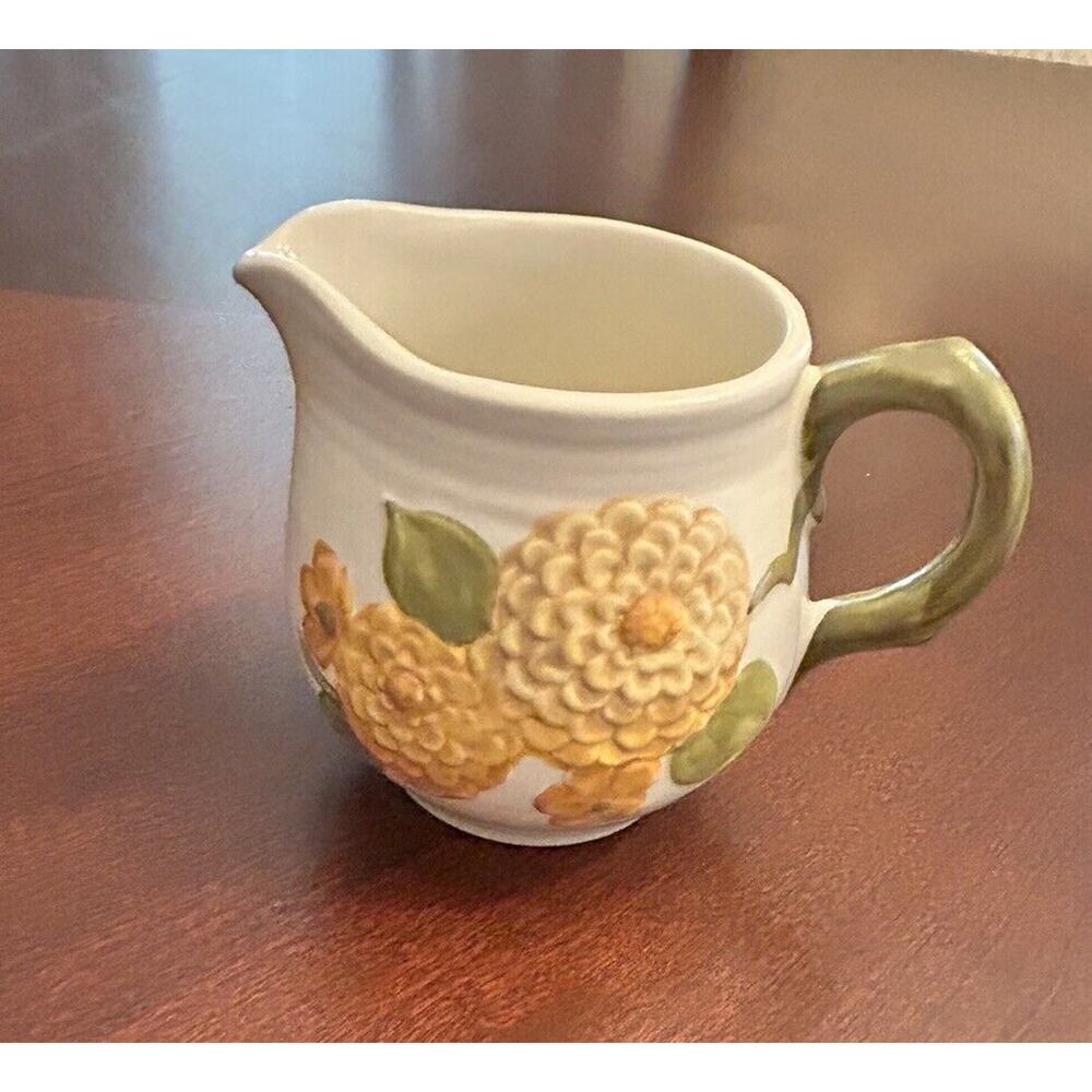 Metlox - Poppytrail‎ - Vernon Sculptured Zinnia Creamer 358029